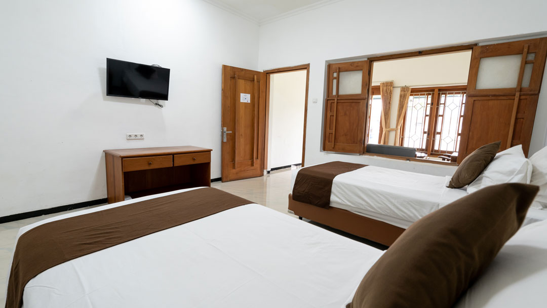 Family Room 16
